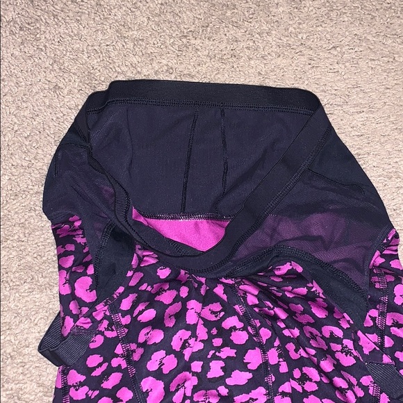 Lululemon top with built-in bra SZ 6 - Picture 8 of 8